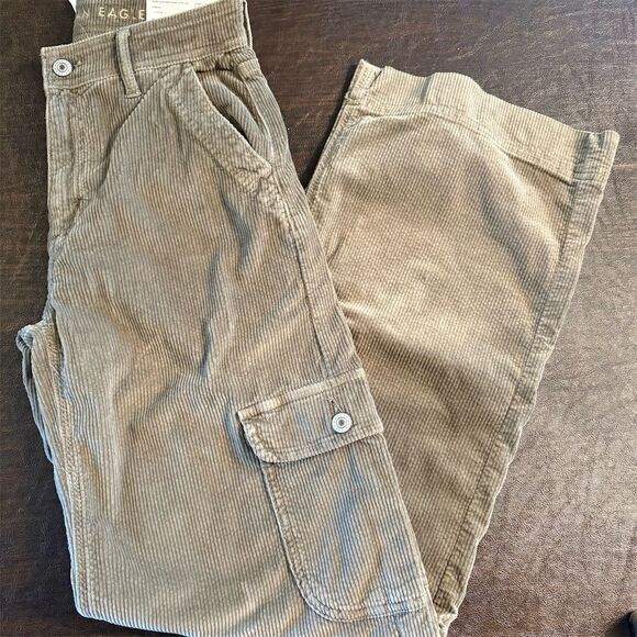 American Eagle Women's 00 Green High Rise Wide Leg Cargo Pants NWT - Picture 2 of 8